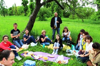 Вінницька молодь на прощі в Уневі Вінницька молодь на прощі в Уневі